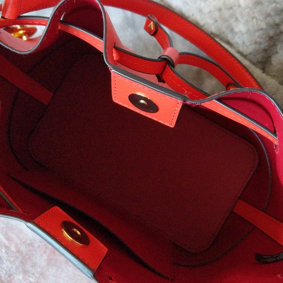 Michael Kors Eva Bucket Bag - Picture 10 of 12